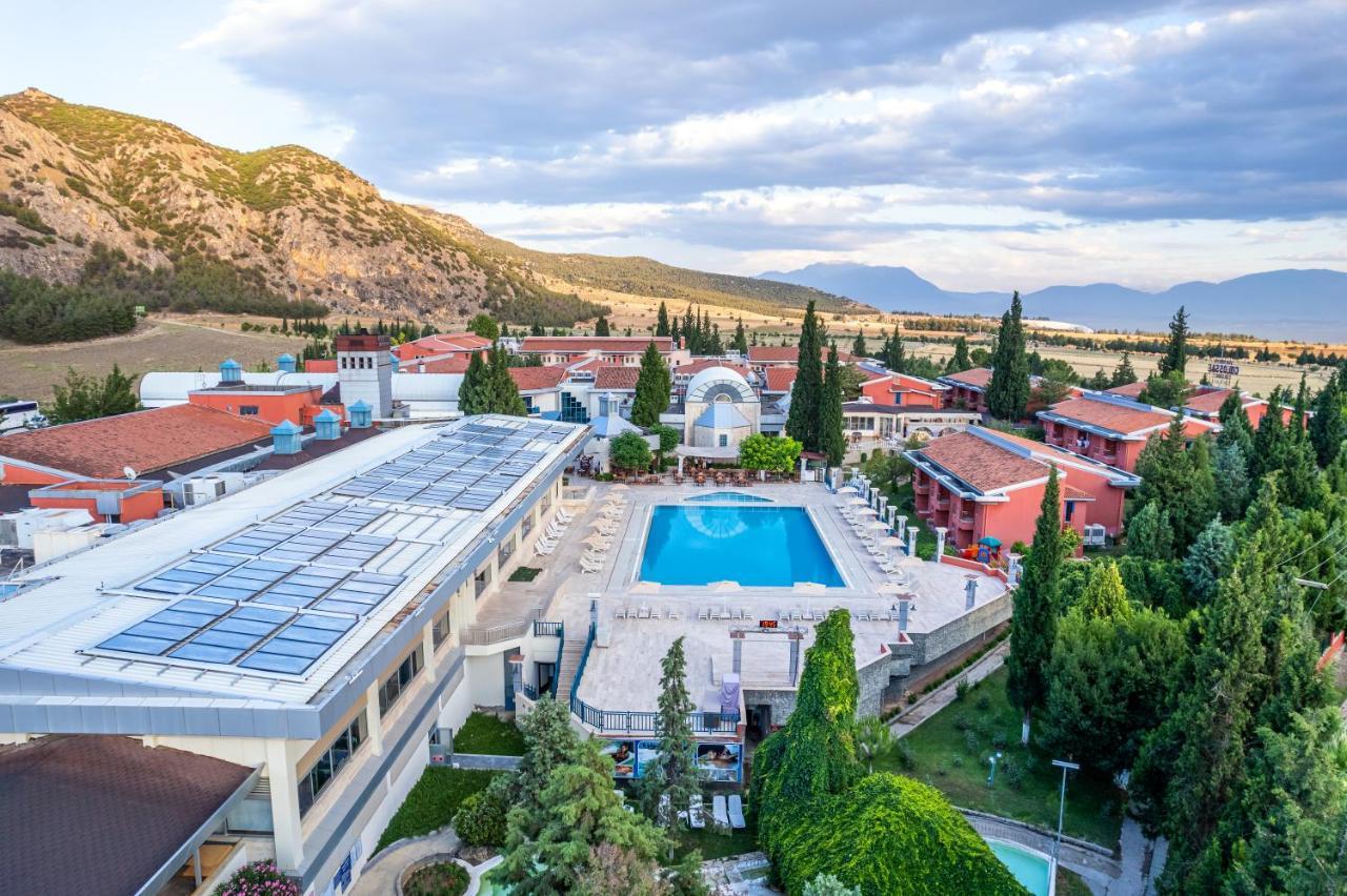 Spa Hotel Colossae Thermal Karahayit  Eksteriør billede The campus of the University of Patras