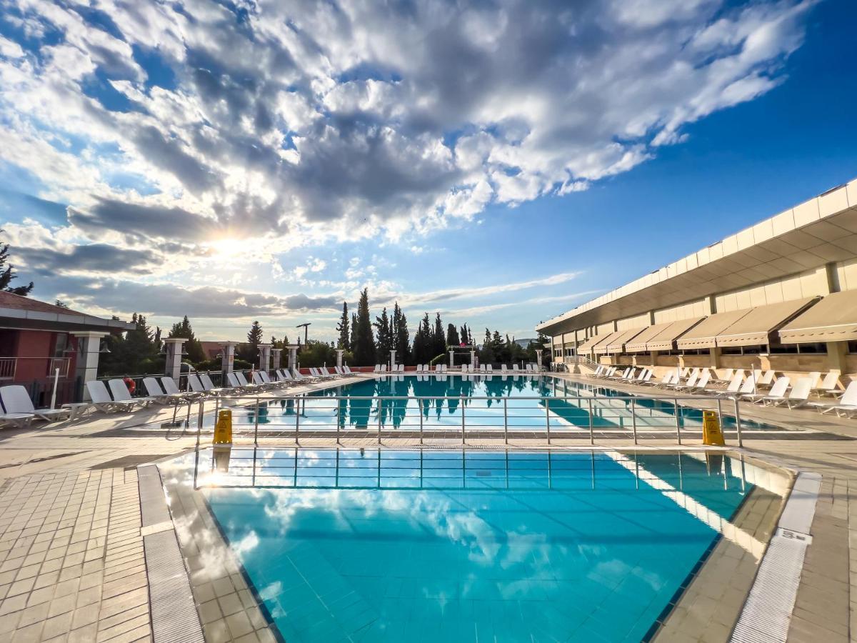Spa Hotel Colossae Thermal Karahayit  Eksteriør billede The pool at the Athens Olympic Stadium