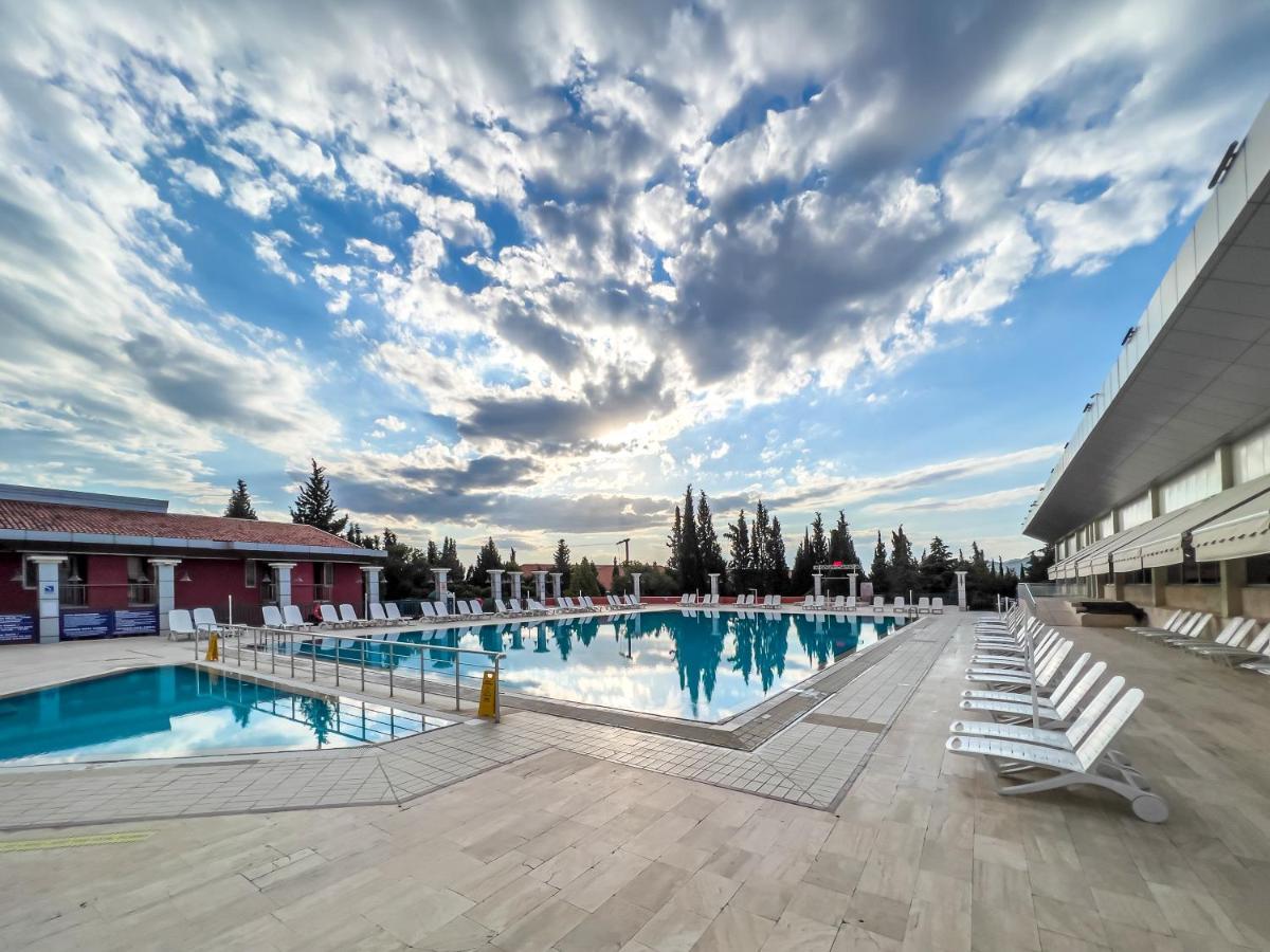 Spa Hotel Colossae Thermal Karahayit  Eksteriør billede The swimming pool at the complex